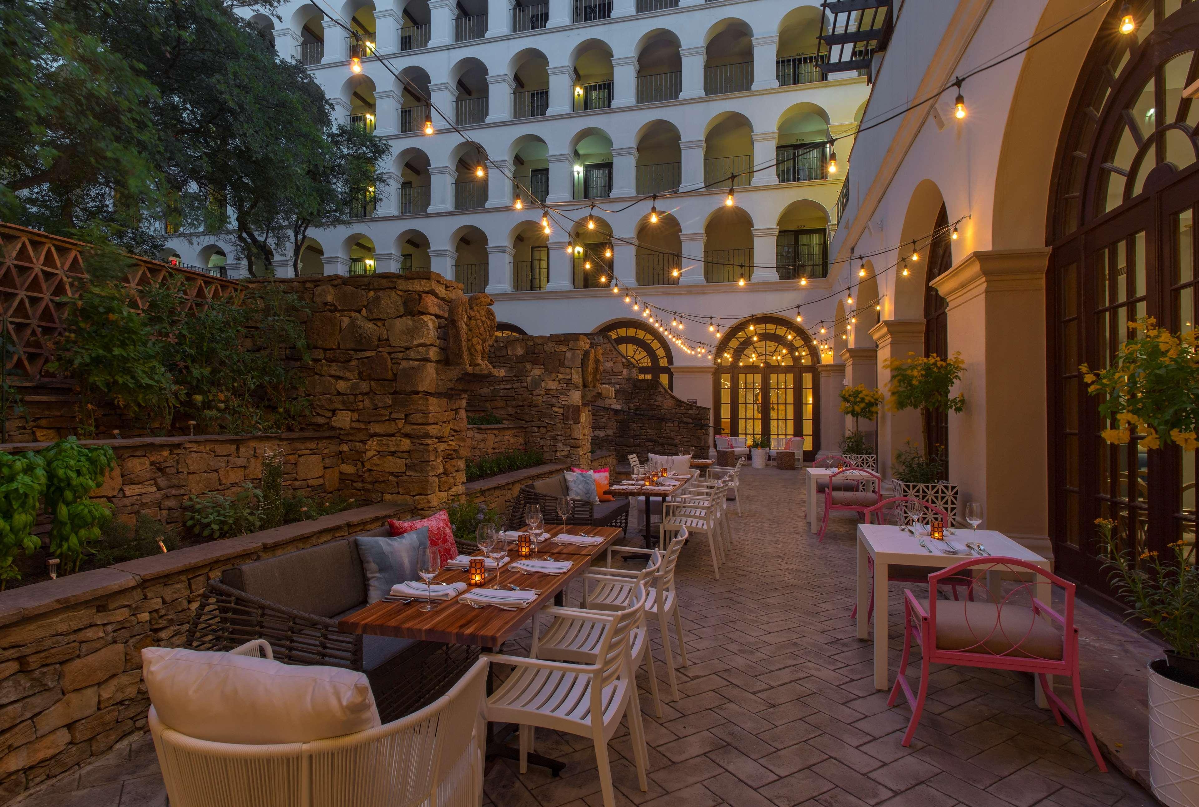 Doubletree By Hilton Austin Hotell Exteriör bild