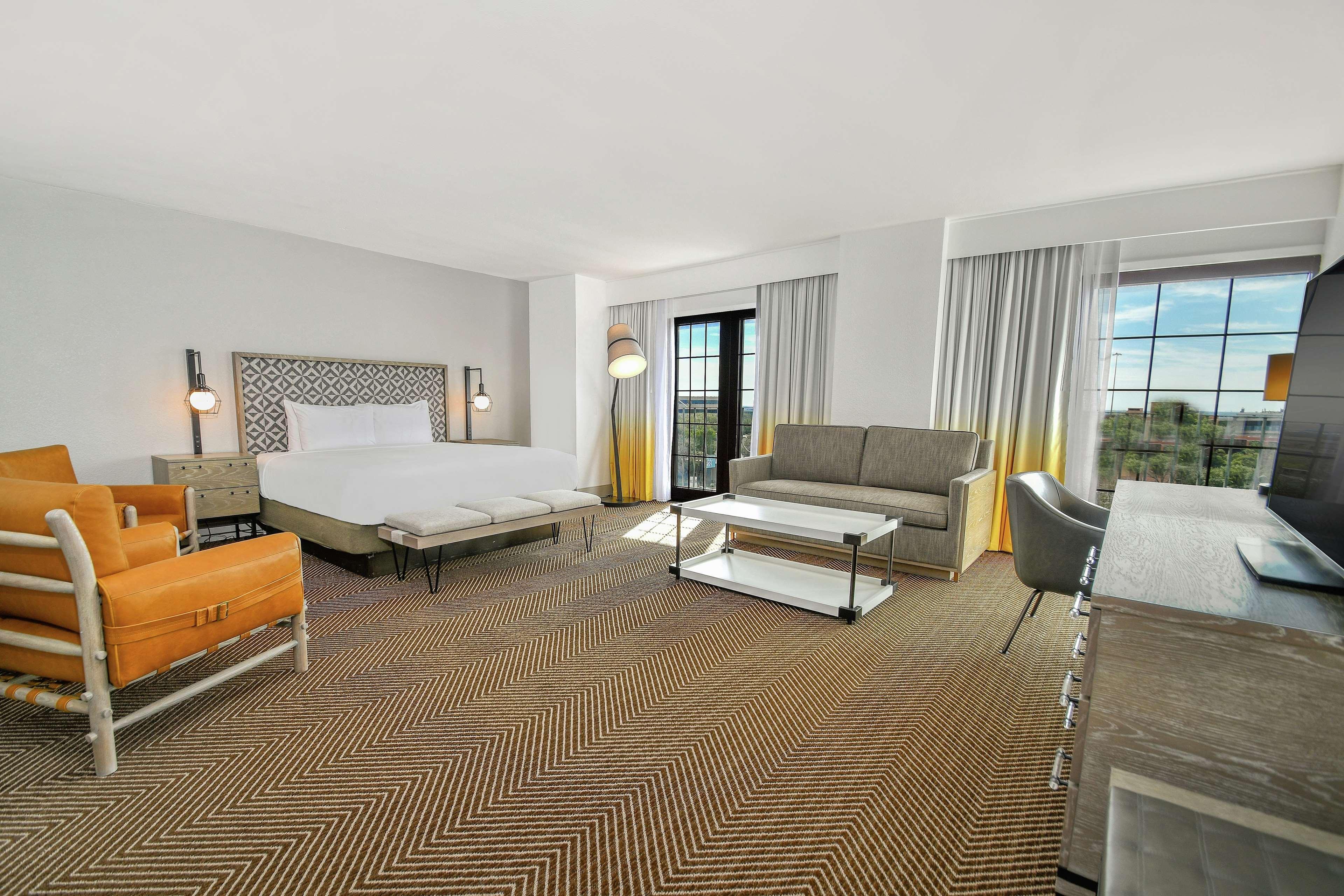 Doubletree By Hilton Austin Hotell Exteriör bild