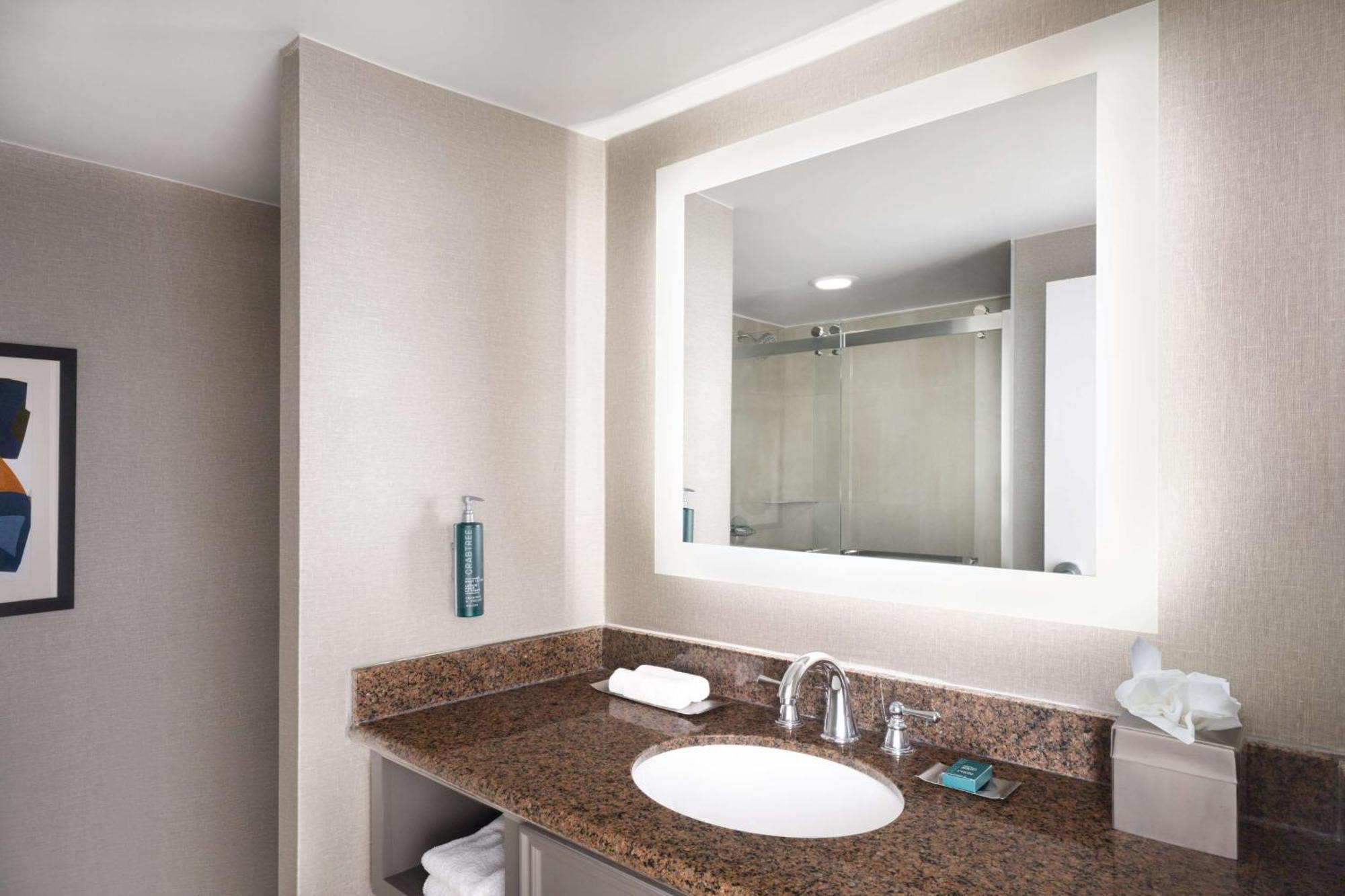 Doubletree By Hilton Austin Hotell Exteriör bild