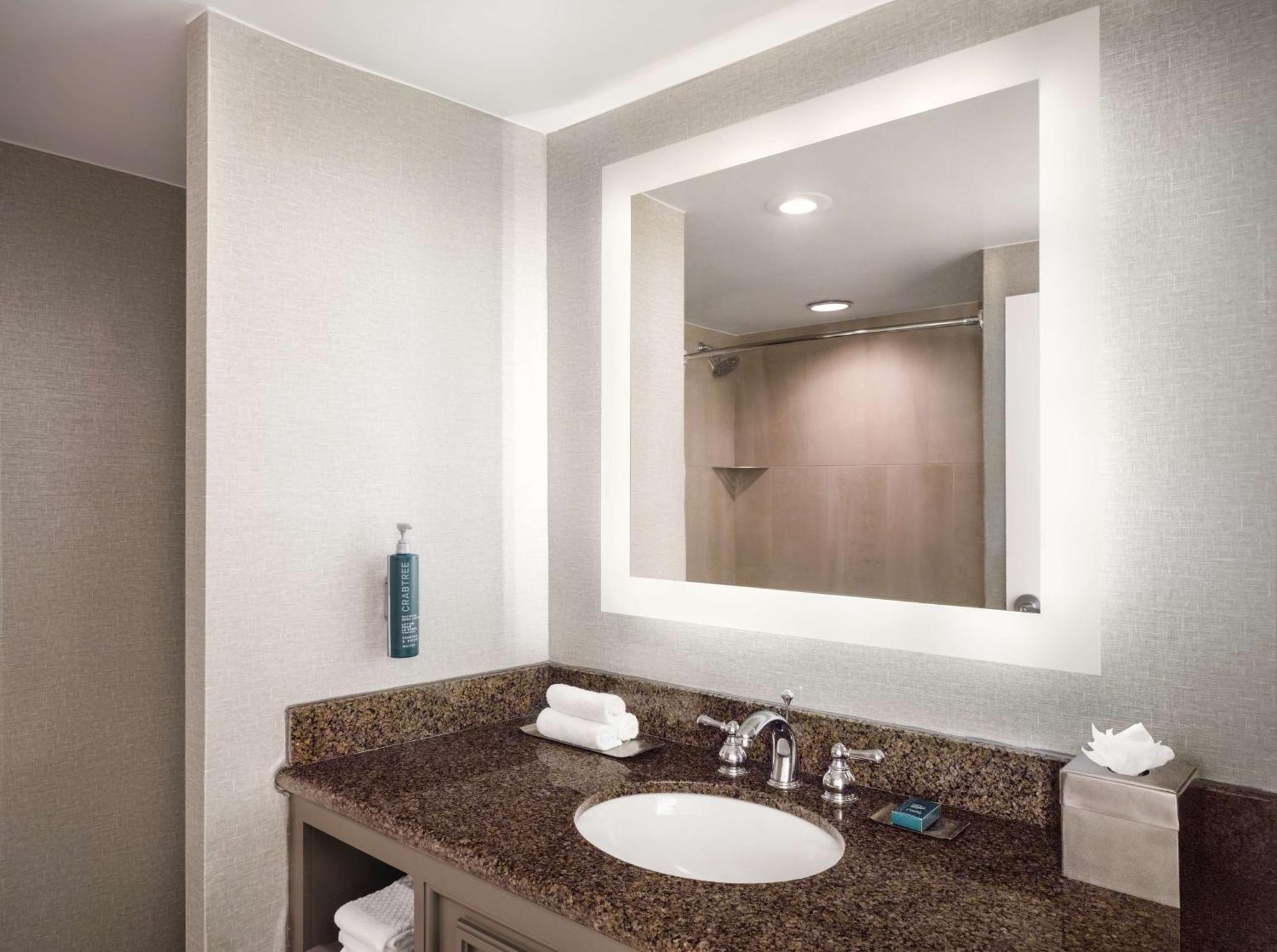 Doubletree By Hilton Austin Hotell Exteriör bild