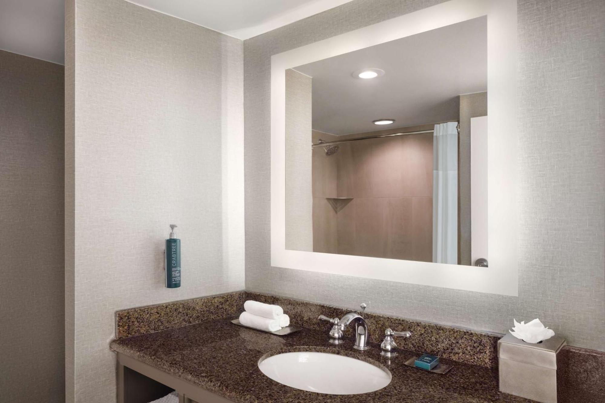 Doubletree By Hilton Austin Hotell Exteriör bild